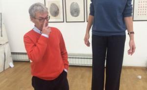  / Piero Manzoni - živa skulptura, uz učešće kustosa